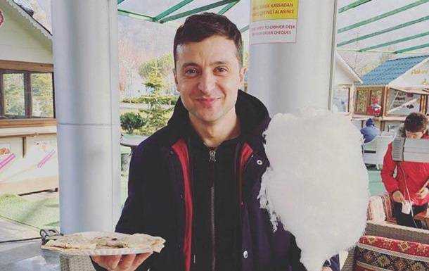 Запах шаурмы? Соцсети о поздравлении Зеленского