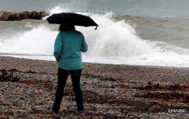 Во Франции обесточены десятки тысяч домов из-за бури