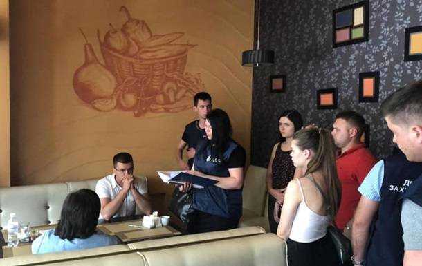 Группу чиновников поймали на взятке в $500 тысяч