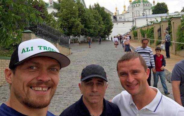 Усик: Анатолия Ломаченко абсолютно не интересуют деньги