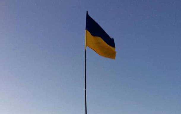 В Крыму подняли украинский флаг