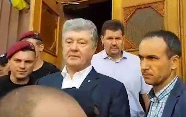 Порошенко пытались забросать яйцами