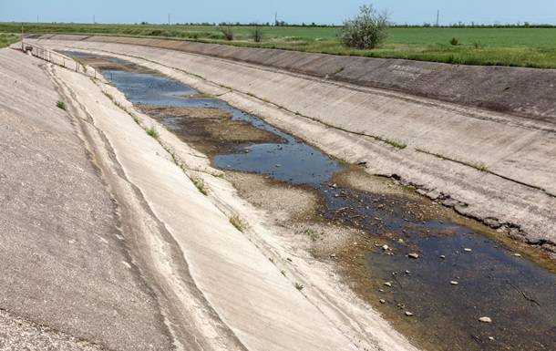 "Днепр наш". В Крыму требуют вернуть водоснабжение