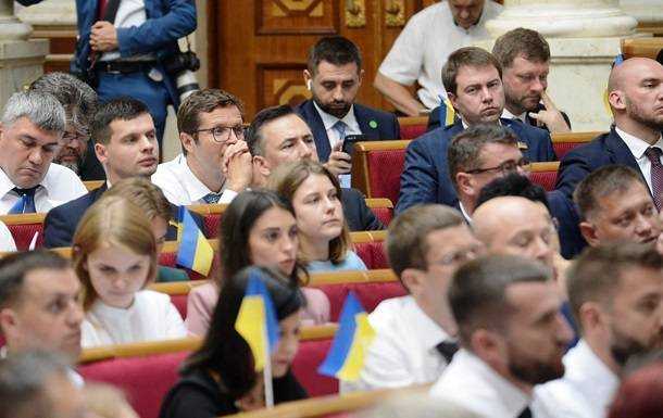 Комитет Рады одобрил уменьшение числа нардепов