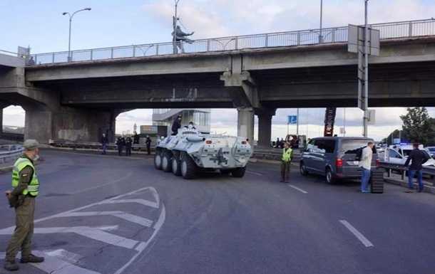 Захватчик моста обстрелял полицию