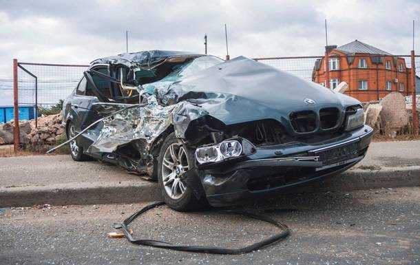 В Киеве автомобиль BMW влетел в маршрутку
