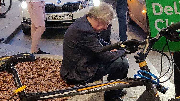 Родные Ефремова заявили, что артист упал в обморок и нуждается в госпитализации