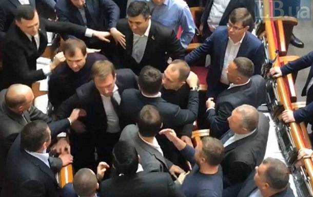 В Раде произошла первая стычка, появилось видео