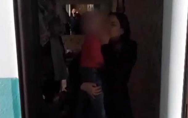 В Никополе малыш оказался заблокирован в квартире