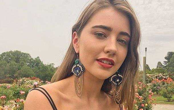 Модель родила в ванной не зная о беременности