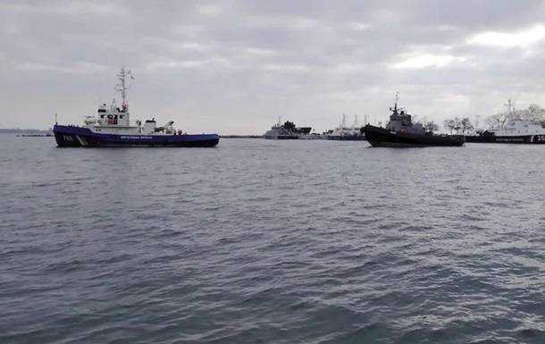 Украинские военные корабли покидают Керчь - СМИ