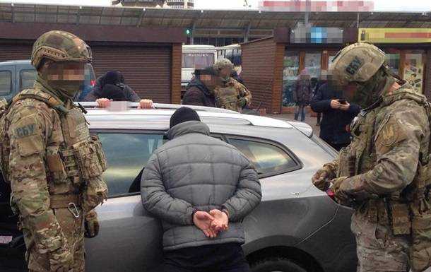 СБУ задержала в Ровно дельцов с 56 кило ртути