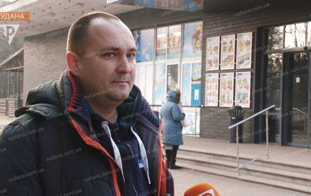 Житель Кривого Рога вернул 10 тысяч долларов, найденные в магазине