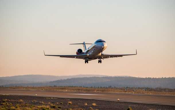 В Томске аварийно сел самолет Bombardier