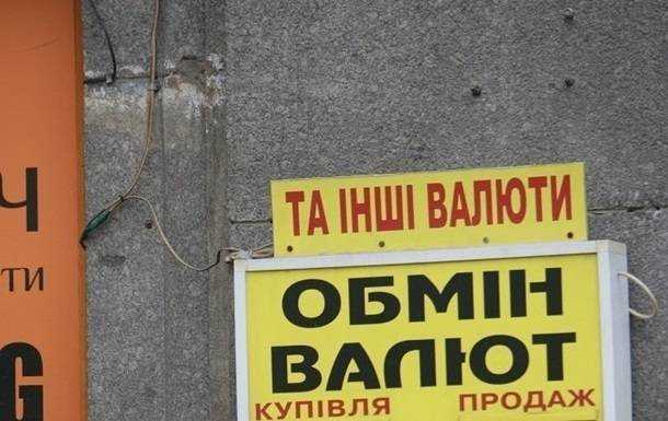 Доллар ускорил падение в обменниках