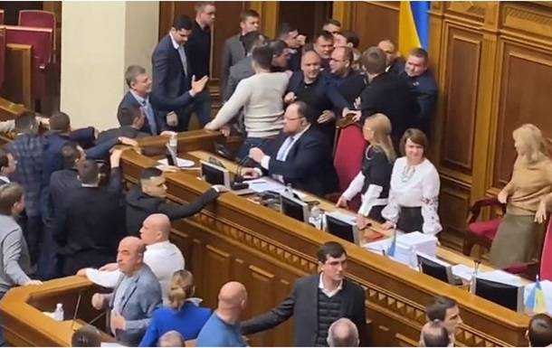 В Раде произошла  вторая за день потасовка из-за рынка земли