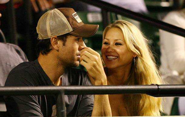 Иглесиас и Курникова  стали родителями третьего ребенка