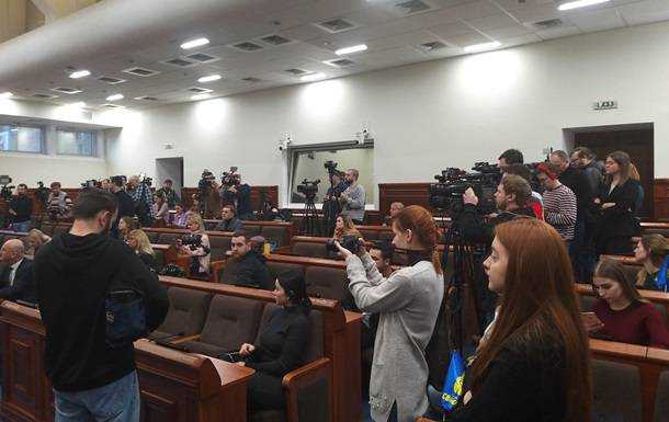 Депутаты  протестировали новую сенсорную кнопку