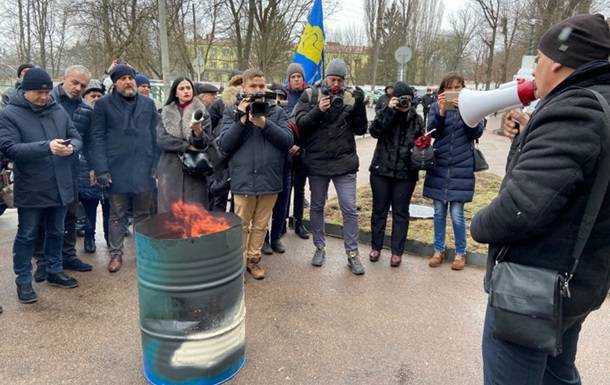 В Житомире жители сожгли платежки за доставку газа