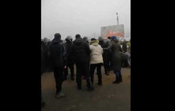 Эвакуация из Уханя: на Полтавщине перекрыли дороги