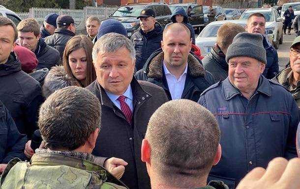 Аваков заявил, что к событиям в Новых Санжарах причастны политики