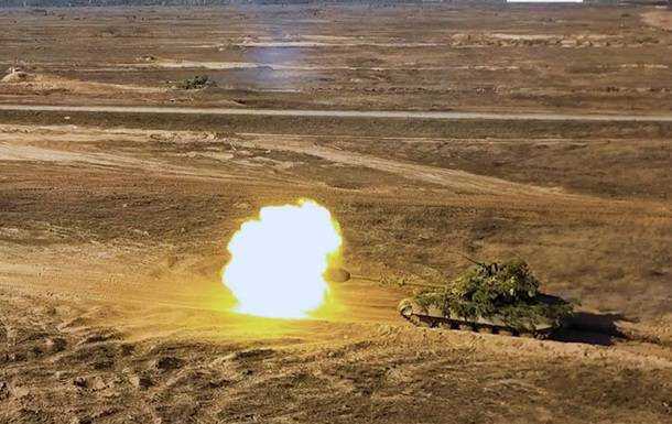Украинские военные отработали "танковую карусель"