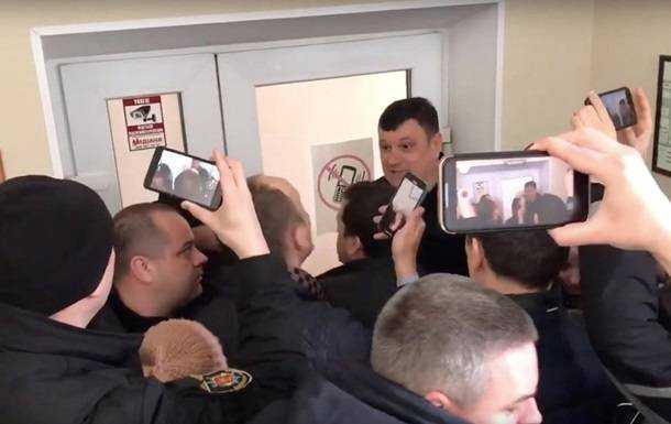 В исполкоме Мелитополя "Слуга народа" выломал дверь