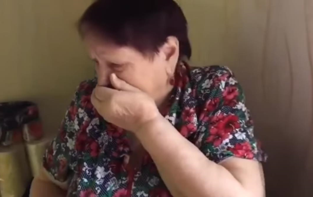 Бабушка попробовала суши и насмешила сети