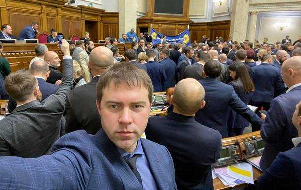 Слуга народа определилась со сменщиком Рябошапки