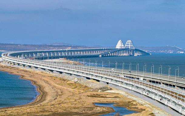 По Крымскому мосту запустили электричку