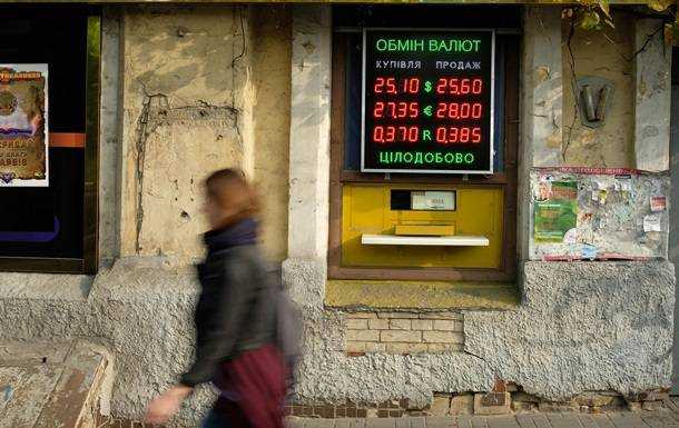 Доллар в обменниках начал снижаться