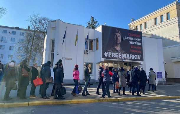 Несмотря на карантин в Киеве массово собрали сотрудников МВД ради измерения температуры