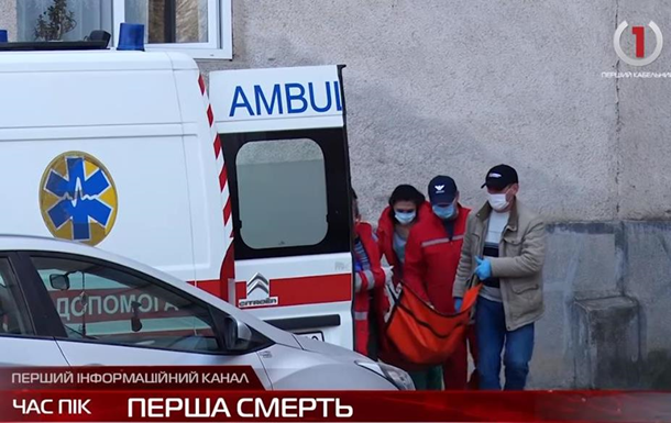 Гроб с тройной защитой: на Закарпатье похоронили жертву коронавируса