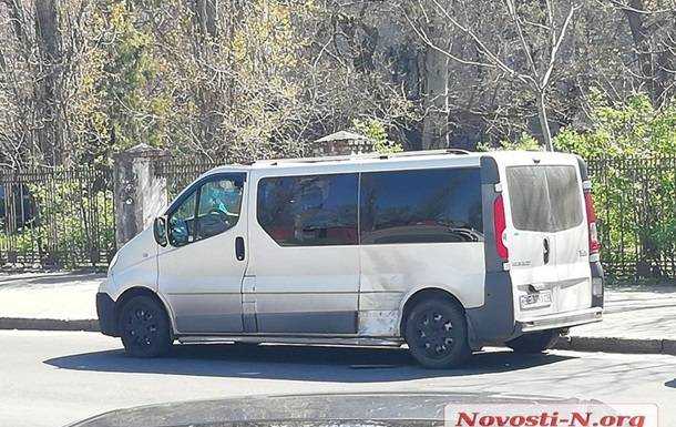 На Николаеве автомобиль Ляшко протаранил микроавтобус журналистов