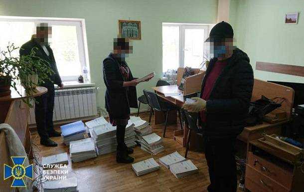 Чиновники "заработали" 1,4 млрд на махинациях с закупкой продуктов