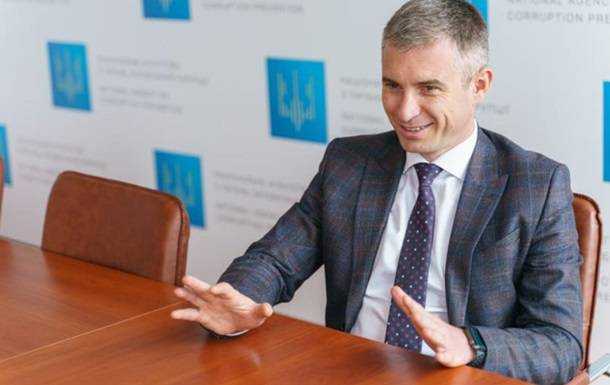 НАПК выясняет, кто оплатил самолет Зеленского из Омана