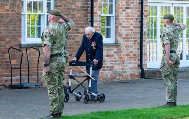 Гуляющий в саду 99-летний британец собрал на борьбу с коронавирусом £30 млн