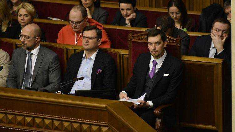 Экс-премьер Гончарук сегодня улетает из Украины.
