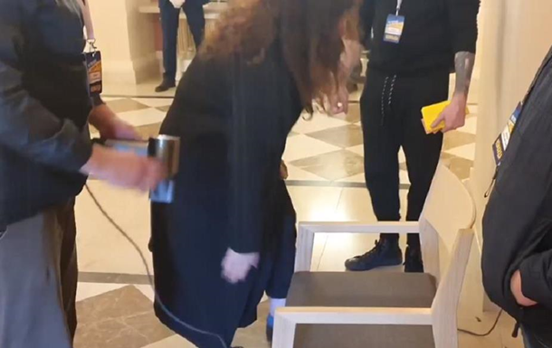 Зеленскому "грели место" перед пресс-конференцией