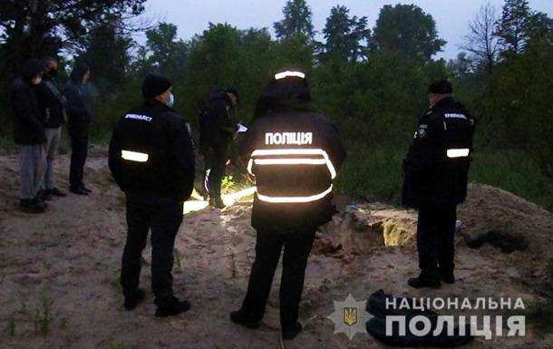 В Киеве утопили и закопали рыбака из-за авто