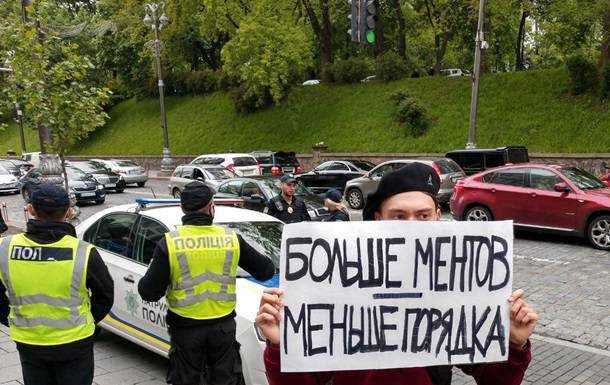 Под Кабмином начинается акция за отставку Авакова