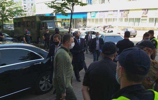 ГБР обратится в суд по мере пресечения Порошенко