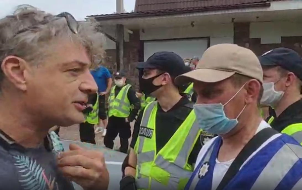 На Русановских садах в Киеве продолжаются стычки