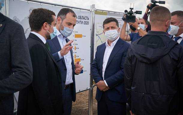 Зеленский анонсировал передачу местных дорог Укравтодору