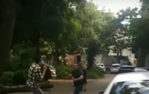 В Запорожье расстрел из-за парковки попал на видео