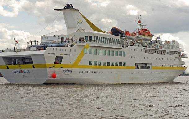 Взрыв в Бейруте: в порту затонул лайнер Orient Queen