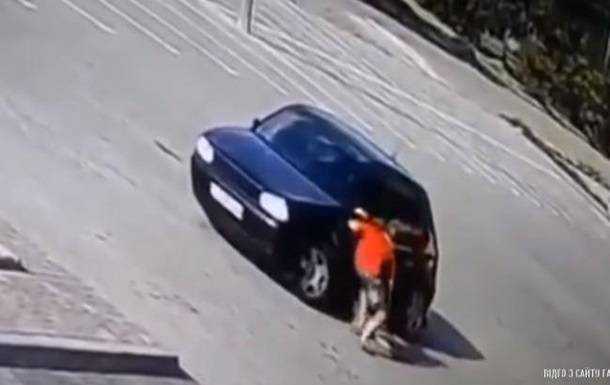 На Львовщине авто дважды переехало ребенка. 18+