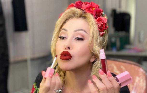 Российская певица в 66 лет усыновила ребенка