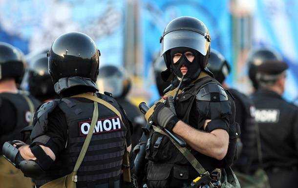 В Беларуси ОМОН в лесу задержал подростков-партизан с украинской символикой