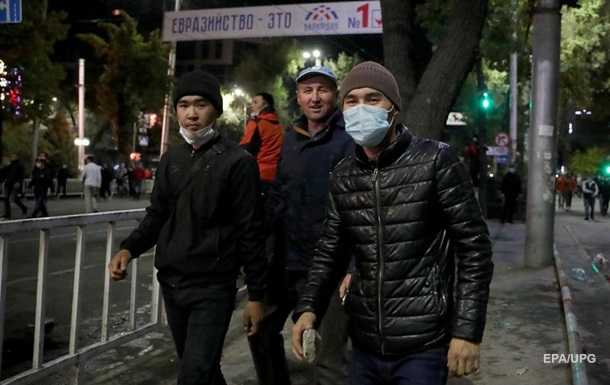 Число пострадавших в протестах в Бишкеке превысило тысячу
